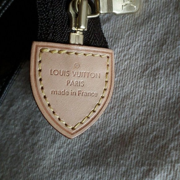 Louis Vuitton Toiletry Pouch 15 - Picture 6 of 8